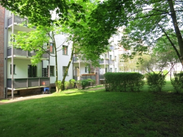 ***Charmante 2-Raum-Wohnung mit Balkon & Laminat im 1. OG *** WE 05***,  Kirschbergstraße 49, 04159 Leipzig, Etagenwohnung