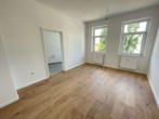 Wohnzimmer - ***TOP Lage - Sanierte 2 Raumwohnung mit Balkon - WE 02***